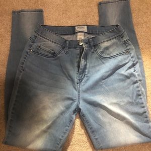 Juniors Mudd High Rise Light Wash Jeggings Size 11